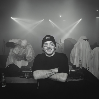 Ryland Lynch performing at a Halloween even in Berlin.